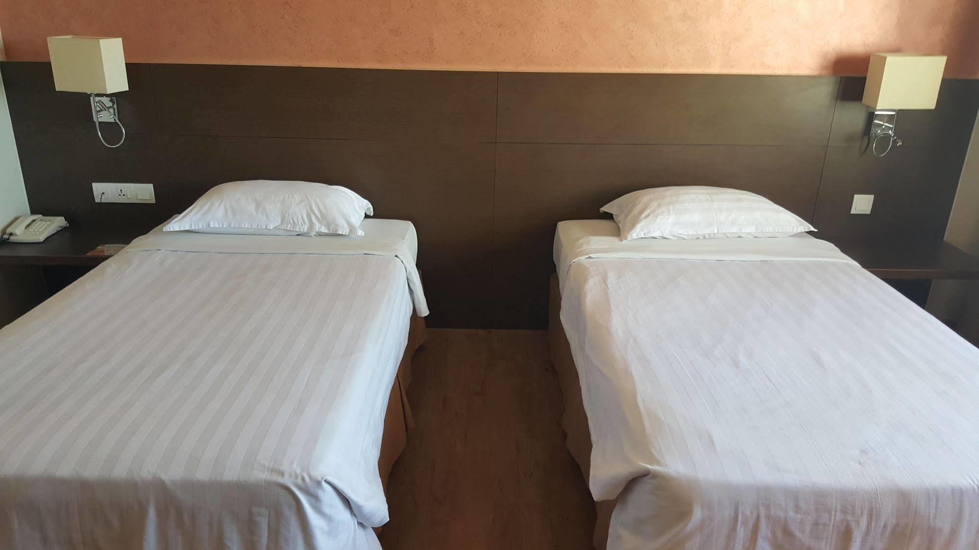 Hotel Malaysia George Town Zewnętrze zdjęcie