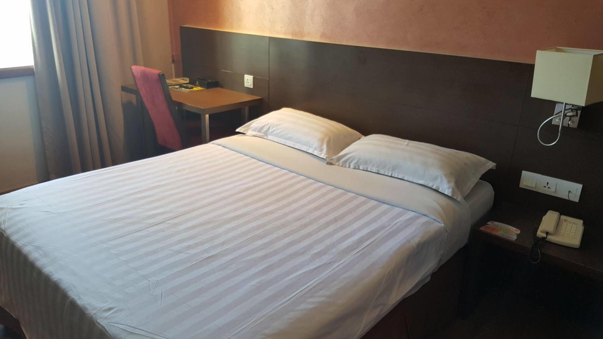 Hotel Malaysia George Town Zewnętrze zdjęcie